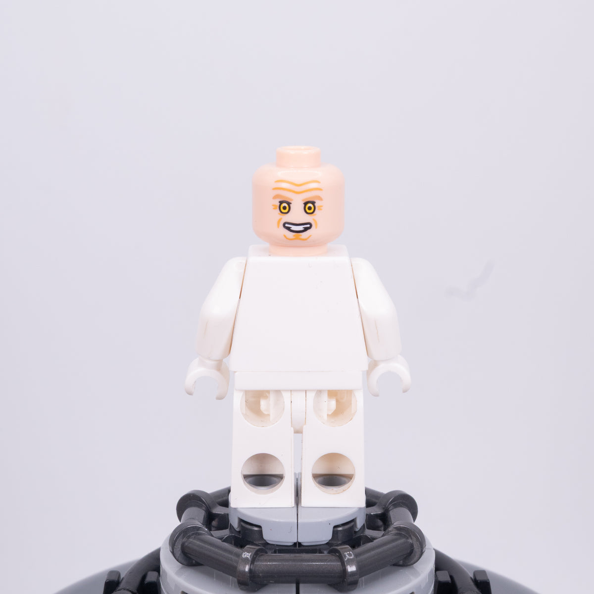 Captive Conniver Pupil Head